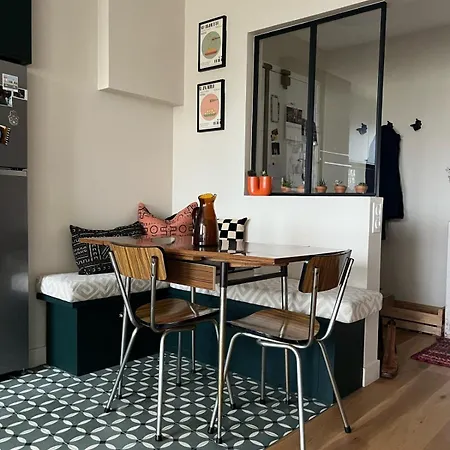 Spacious - Balcony Apartment Paris