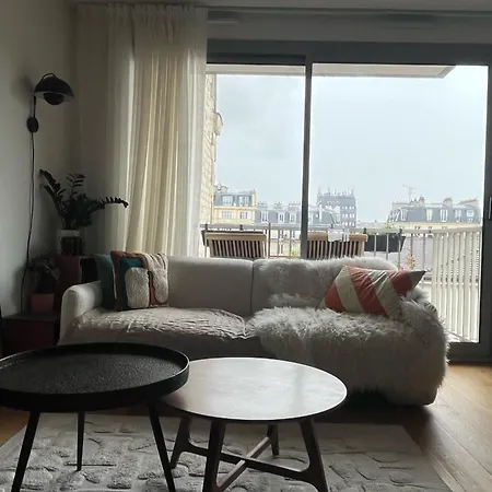 Apartment Spacious - Balcony